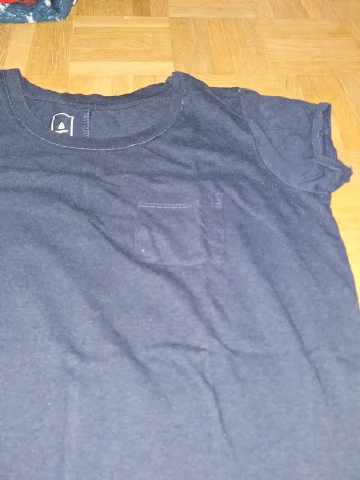 Tee shirt bleu marine - photo numéro 2