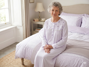 chemise de nuit mauve avec broderie taille unique