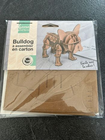 Petit bulldog à assembler en carton