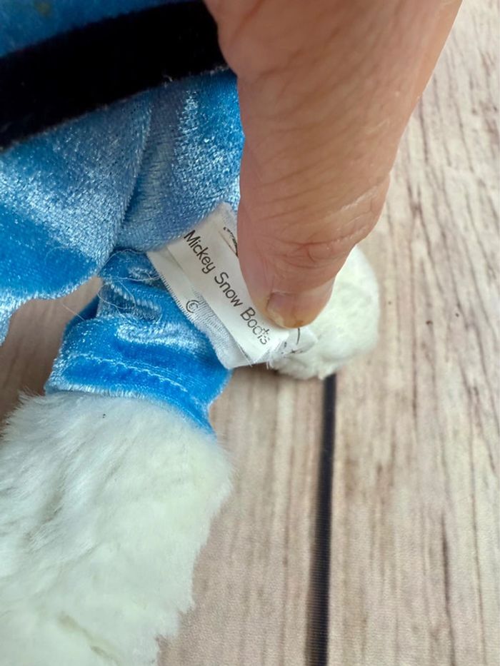 Peluche Disney Mickey en tenu d’hiver officielle Disneyland Paris - photo numéro 11