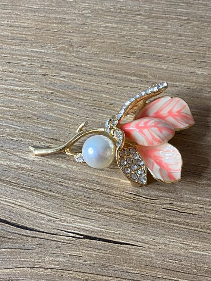 Broche fleur strass émaillé tendance - photo numéro 3