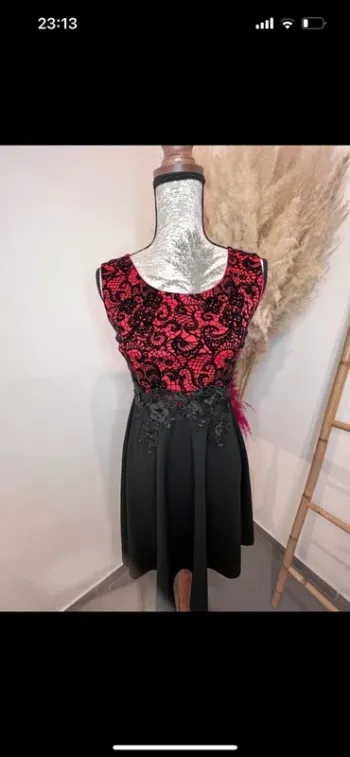 Robe rouge et noir dentelle