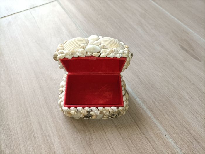 Petite boîte à bijoux en coquillages vintage bon état - photo numéro 2