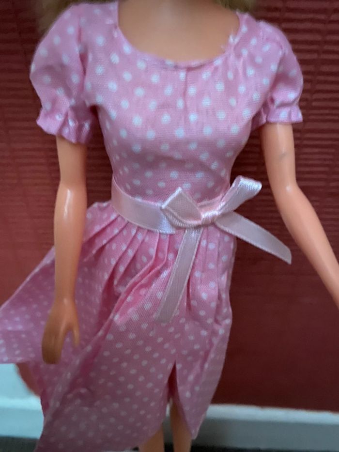 Robe rose à pois pour poupée Barbie - photo numéro 3