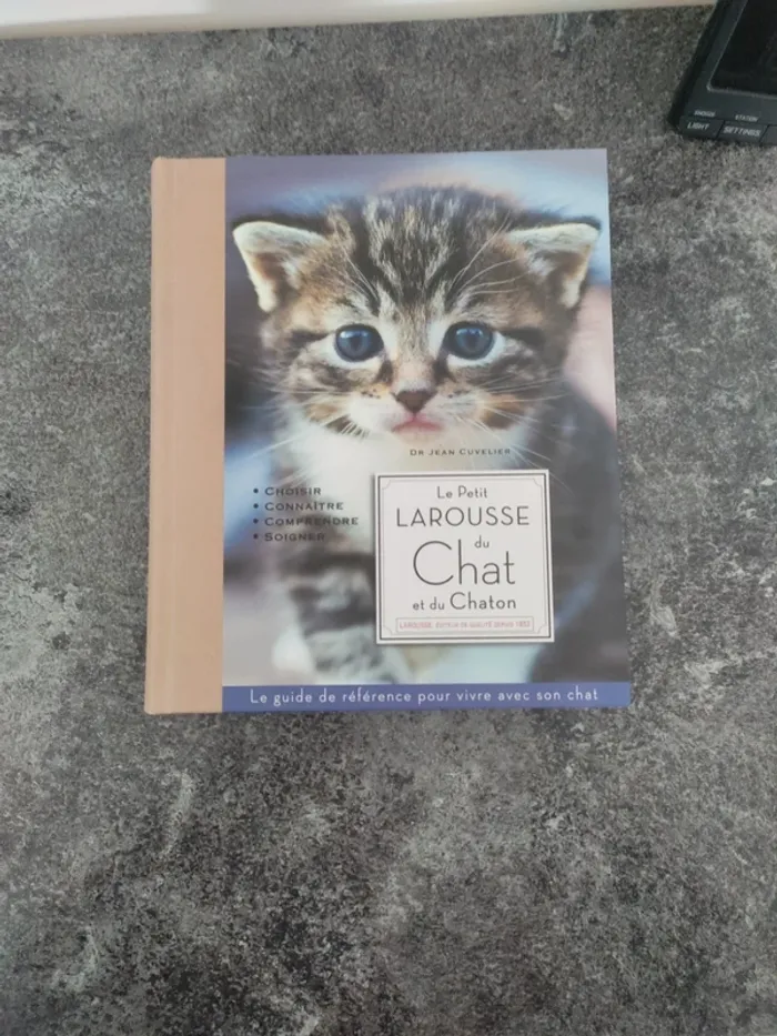 Le petit Larousse du chat et du chaton