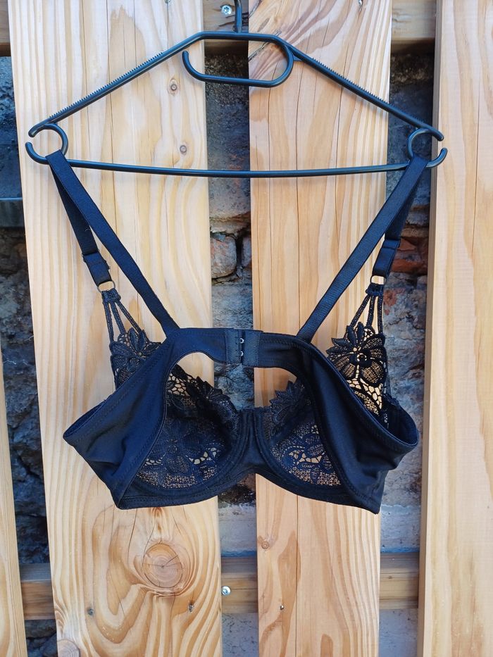 Joli soutien-gorge noir en dentelle - photo numéro 6