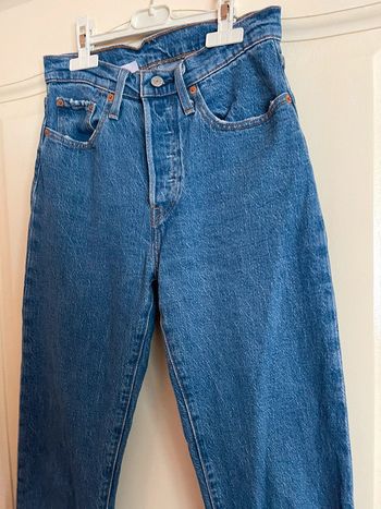 Jean Levi’s 501 bleu moyen cropped franges 27 30