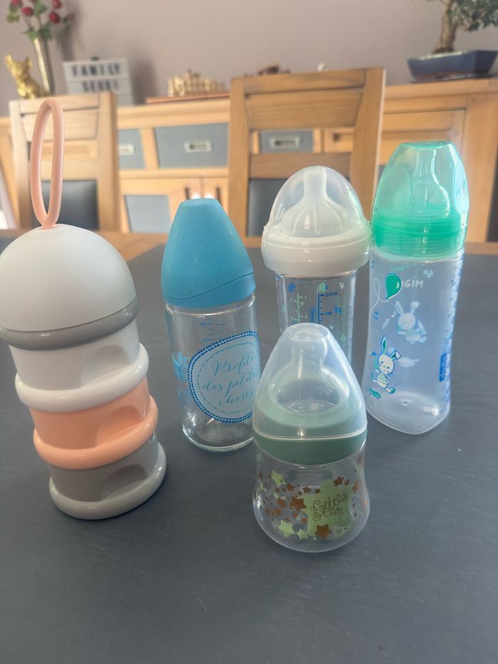4 biberons neufs + 1 doseur de lait - photo numéro 2