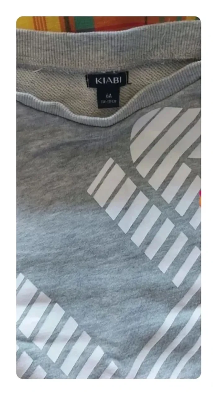 Sweat gris - confort et style, Kiabi, en très bon état, taille 6 ans - photo numéro 2