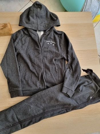 💜💜SUPERBE JOGGING NEUF PAILLETÉS  7/8 ANS FILLE OKAIDI SUBLIMEEEE💜💜💜