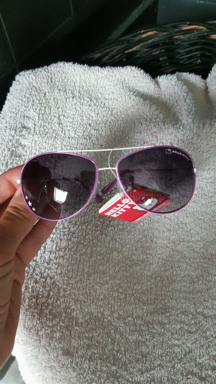 Lunettes de soleil hello kitty 😎