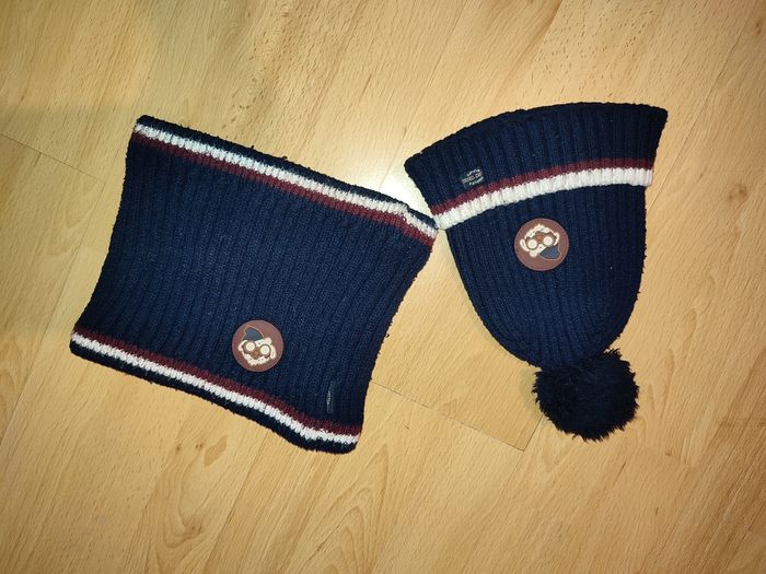 Bonnet et tour de cou