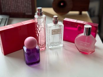 Flacons de parfum vides
