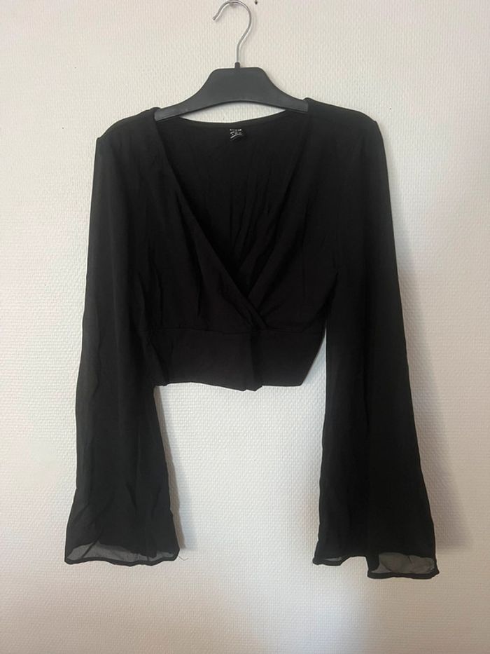 Blouse noire manches transparentes