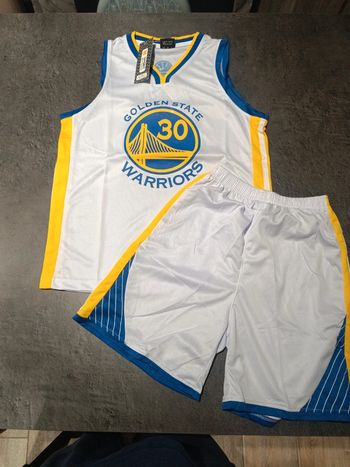 Tenue NBA golden state warriors Stephen Curry blanc. T.28