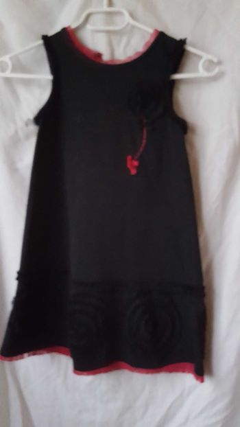 Jolie robe evasée bas  6 ans