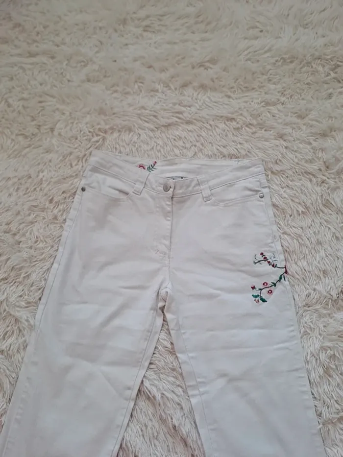 Jean blanc brodé fleurs 🌸 Taille 36 – M&S – Style vintage élégant - photo numéro 7