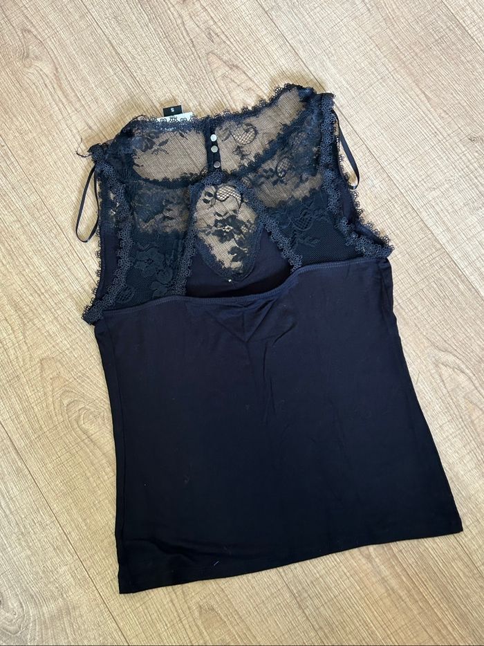 Haut noir sans manches avec dentelle la City taille S jamais porté - photo numéro 8