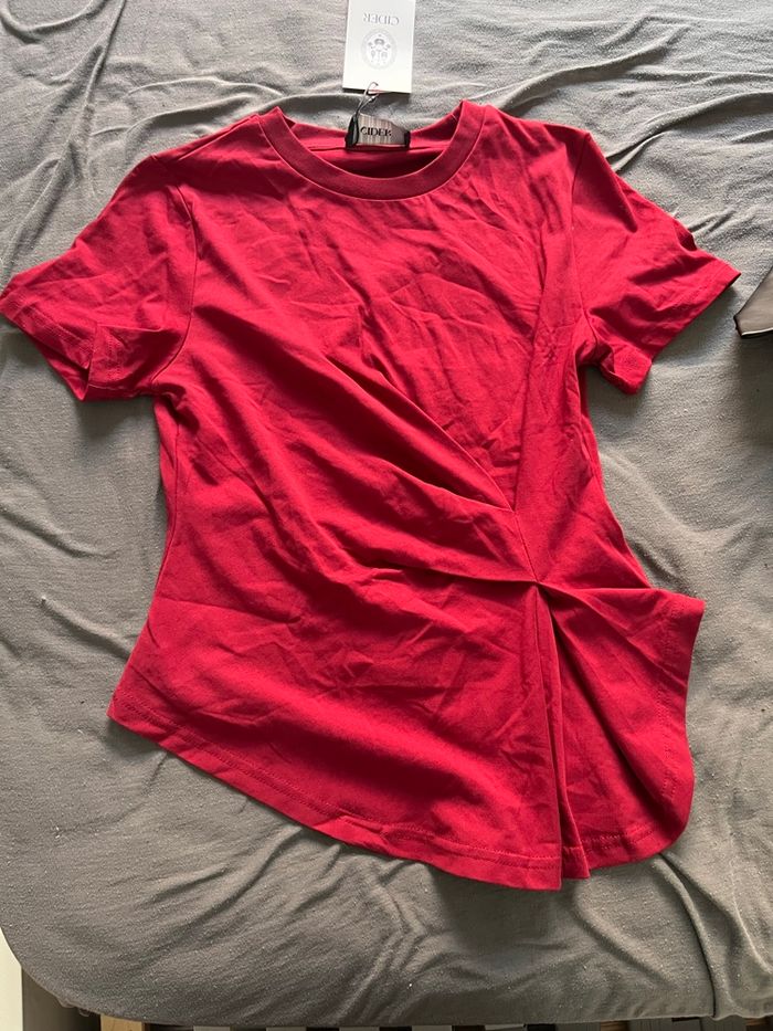 tee shirt rouge - photo numéro 3