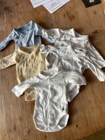 Lot de 5 bodies petit bateau neuf naissance
