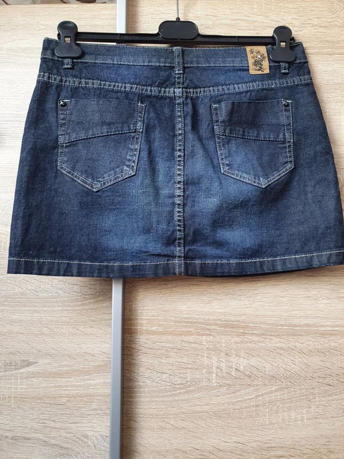 Mini jupe en jean. - photo numéro 2
