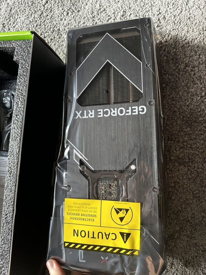 PNY GeForce RTX 4080 XLR8 Gaming VERTO EPIC-X RGB Triple Fan 16Go GDDR6X - photo numéro 2