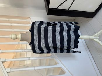 Pull Tommy Hilfiger bleu marine rayé gris