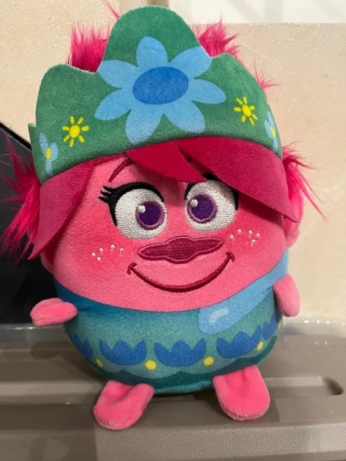 À saisir ! Lot de 2 peluches Trolls environ 20 cm - photo numéro 4