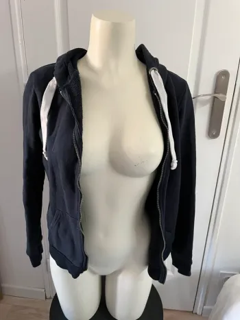 Sweat zippé à capuche