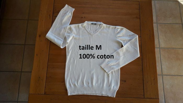 Parfait état : pull blanc 100%coton, col en V, taille M