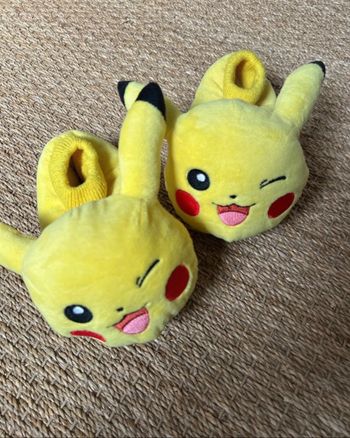 Chaussons enfant Pikachu taille 28