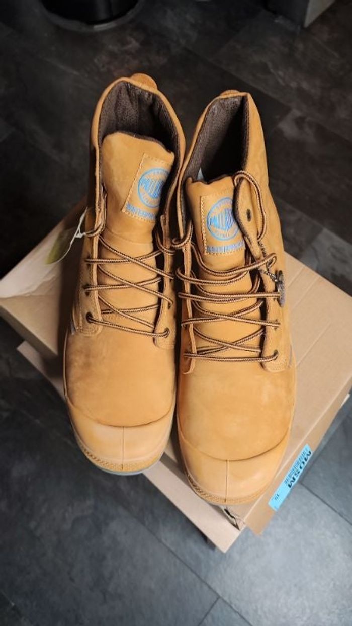 Boots montantes à lacets