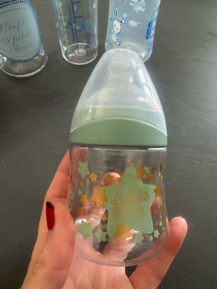 4 biberons neufs + 1 doseur de lait - photo numéro 3