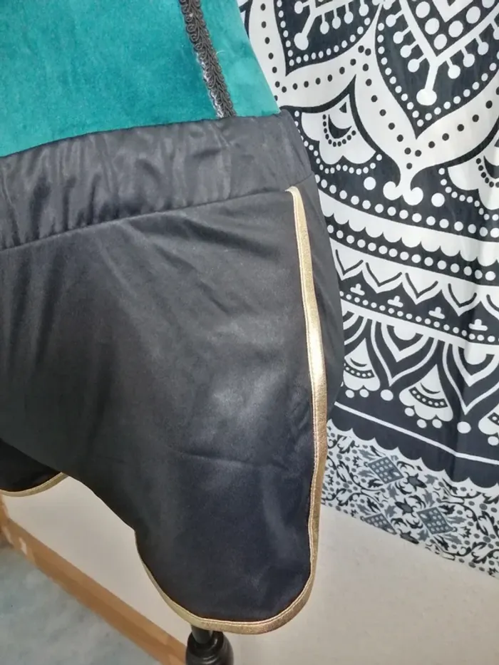 Short noir avec détails dorés lien à nouer / red k sports / (XS) - photo numéro 3