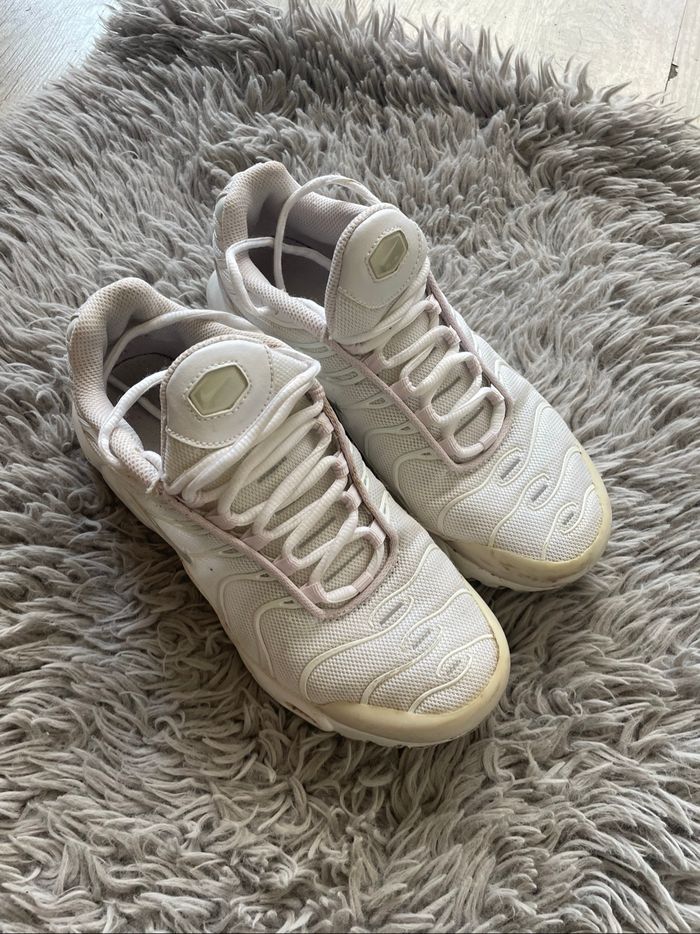Baskets Nike tn blanches et rose clair - 36.5 - photo numéro 2