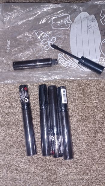 Rouge à lèvres noir sephora neuf lot de 4