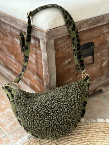 Sac demie-lune moumoute vert kaki et léopard