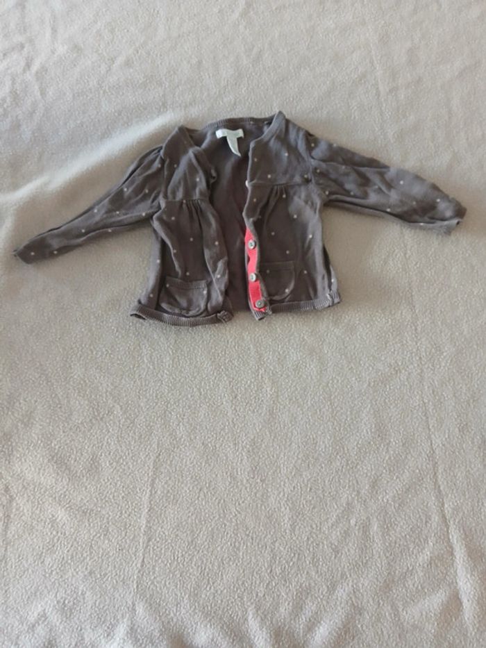 Lot gilets 12 mois - photo numéro 3