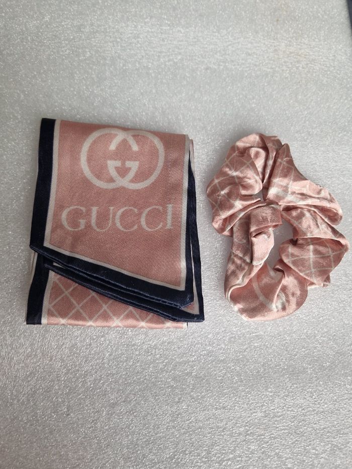 🩷 Lot foulard + chouchou assortis Gucci – rose poudré - photo numéro 4