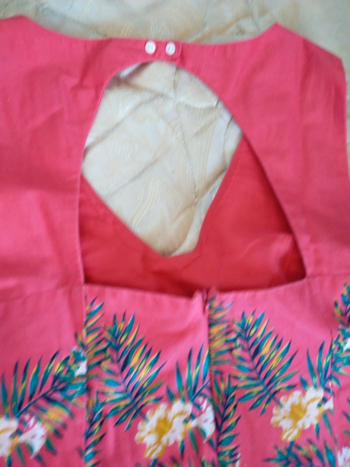 Très jolie robe fleurie - photo numéro 3