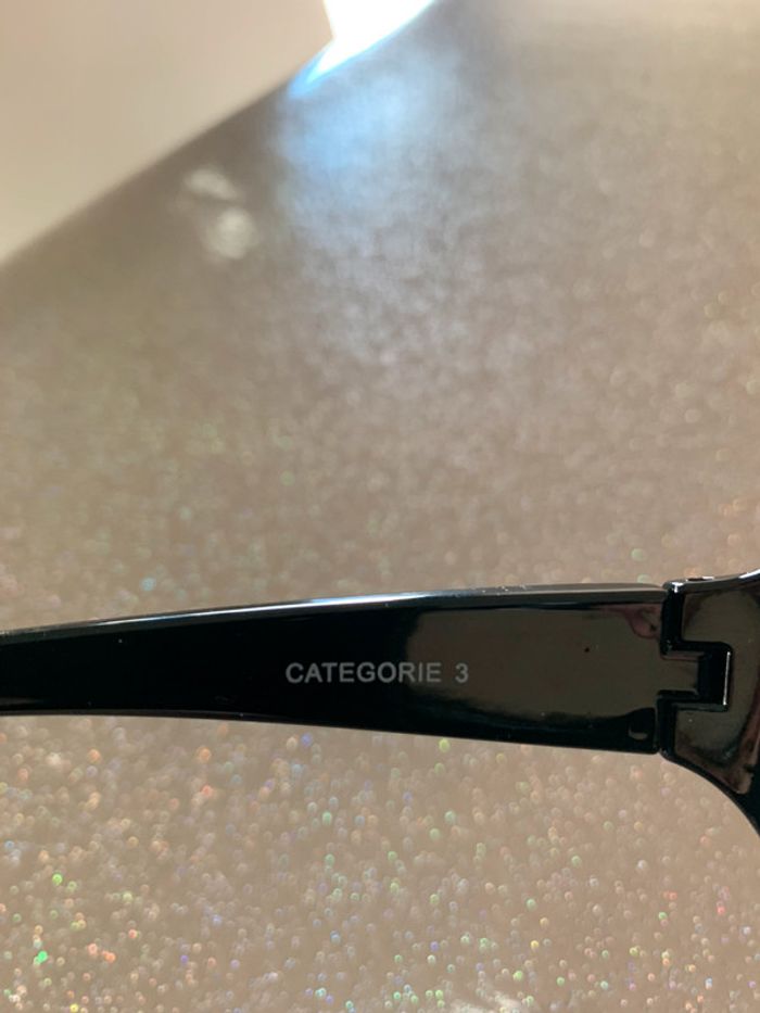 Lunettes de soleil - photo numéro 4