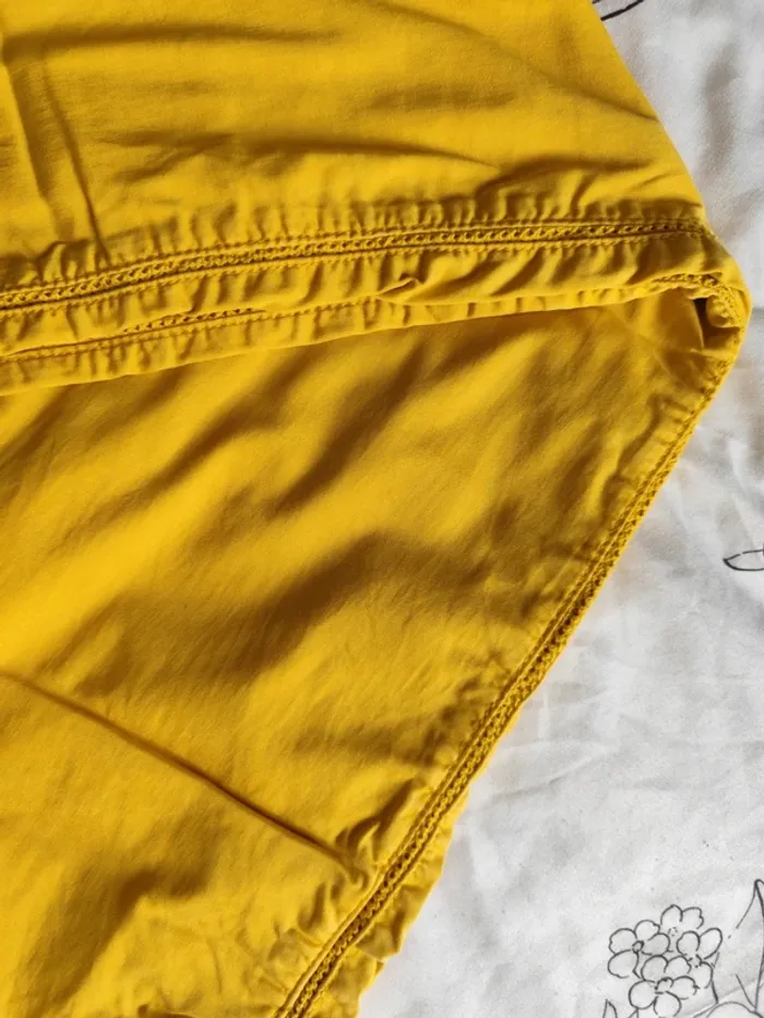 Magnifique Chino femme jaune soleil taille 36 - photo numéro 2