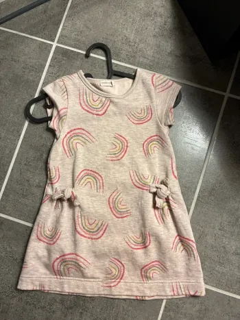 Robe orchestra arc en ciel en matière polaire 5 ans très bon état