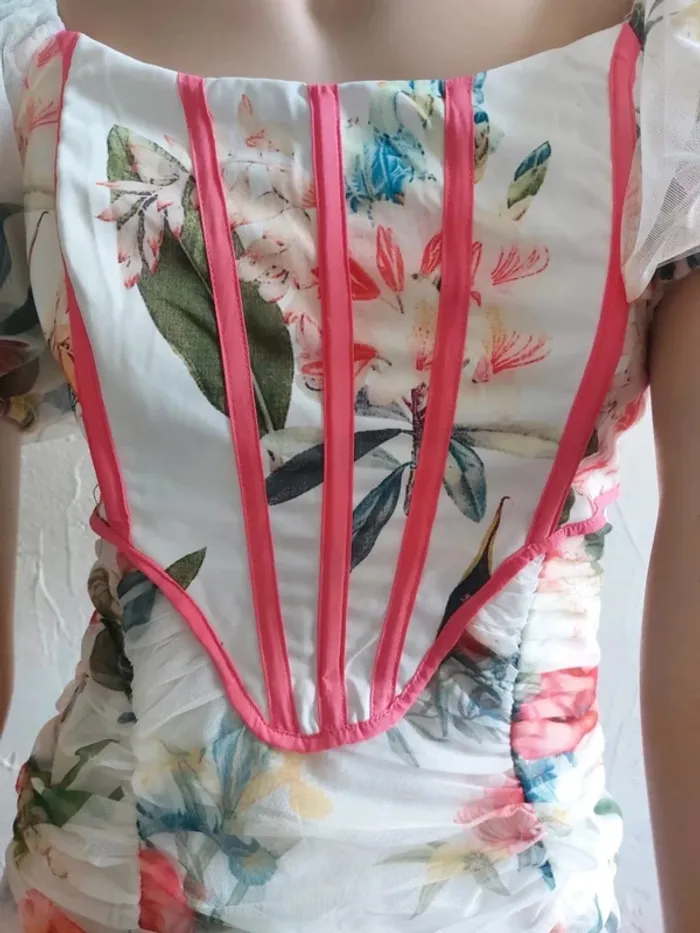 Robe à fleurs avec manches bouffantes - photo numéro 4