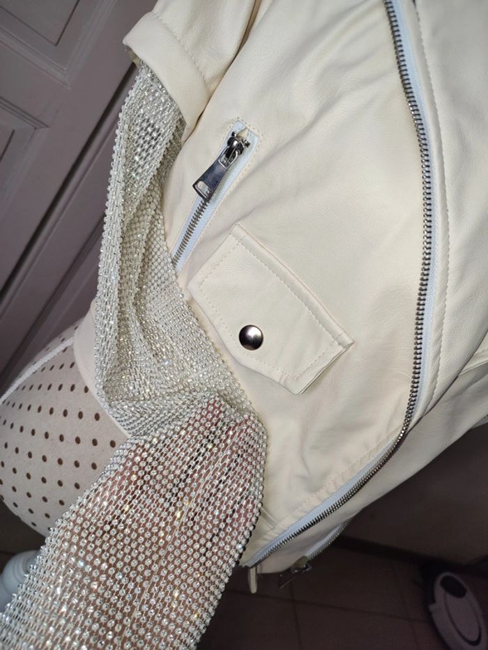 Veste simili cuir beige et strass - photo numéro 5