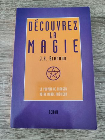 J.H. Brennan ⭐ Découvrez la magie