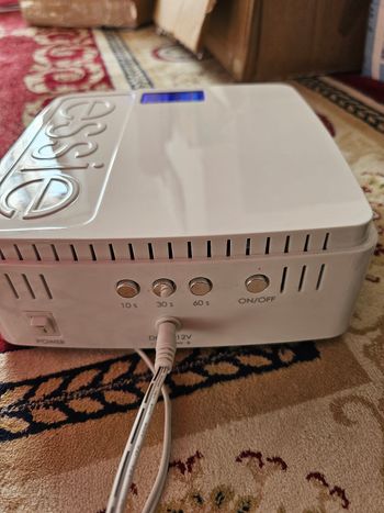 Lampe pour sécher le gel des ongles essie