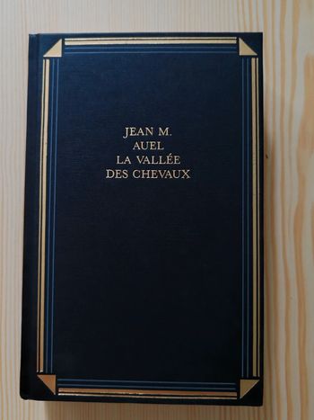 Jean M. Auel 🌸 La vallée des chevaux