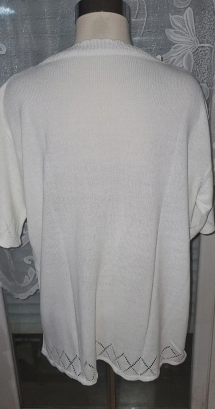 Haut blanc en maille ajourée – Élégance et légèreté - photo numéro 4