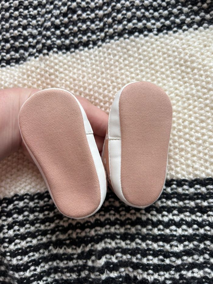 Chaussures bébé 3-6 mois - photo numéro 3